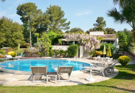 Villa in Bagnols-en-Forêt, the South of France